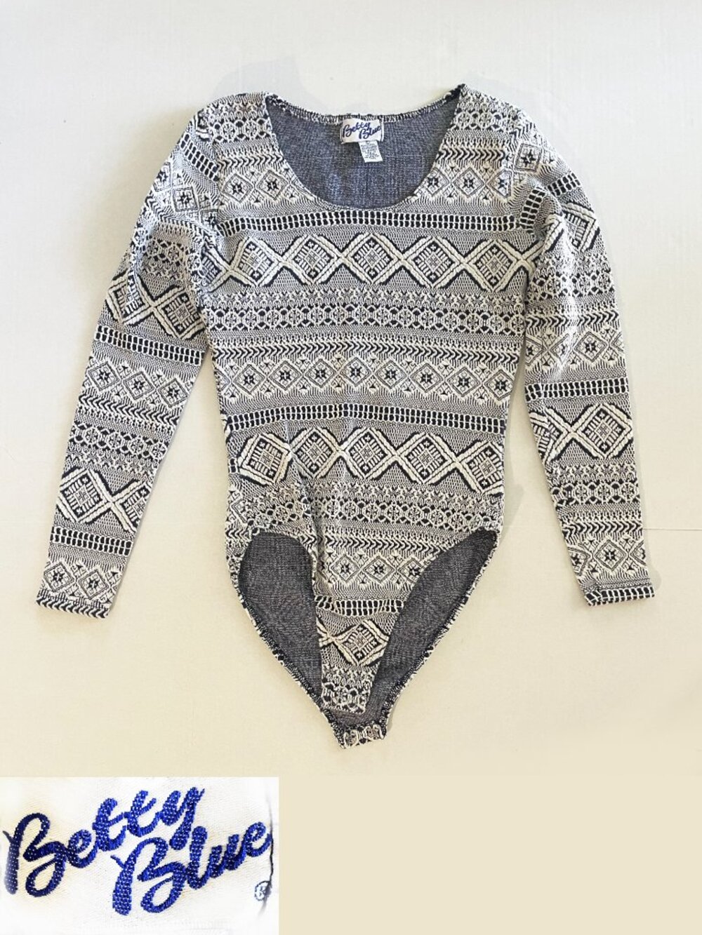 VTG Betty Blue Bodysuit | Patterned Soft Knit Geometric Aztec | Size Large EUC